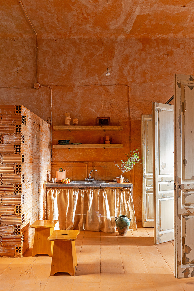 Iñaki Moreno's Workshop-House by Alex March Studio