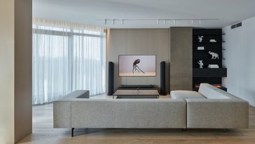 Minimalist Apartment with Panoramic View by Barbora Léblová