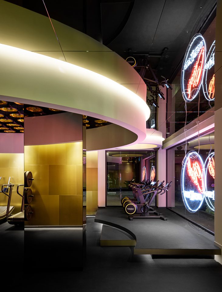 One2One Fitness Studio by ESQVTA