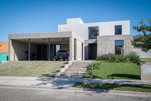 CASA LOP by Fanesi & Navarro Arquitectas
