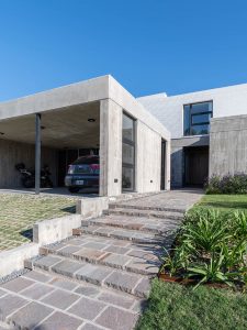 CASA LOP by Fanesi & Navarro Arquitectas
