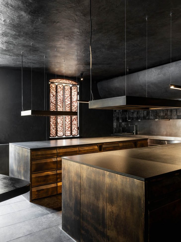 Light vs Dark: Take a Tour of This Stunning Restaurant designed by VETER