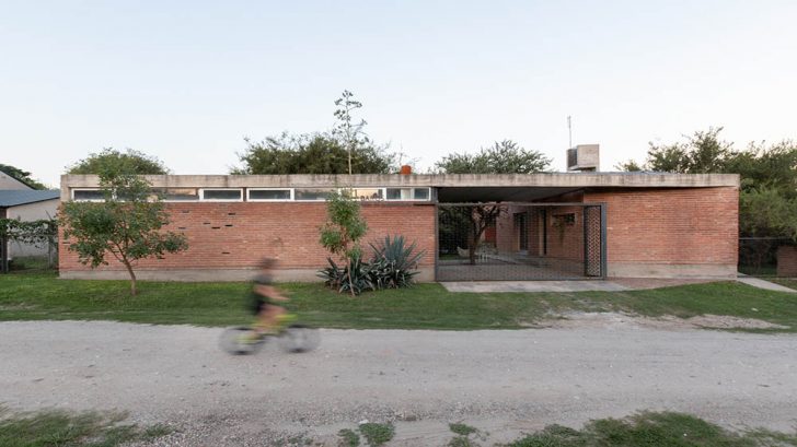 Take a Tour of the HOUSE-WORKSHOP in Alta Gracia designed by BARQS