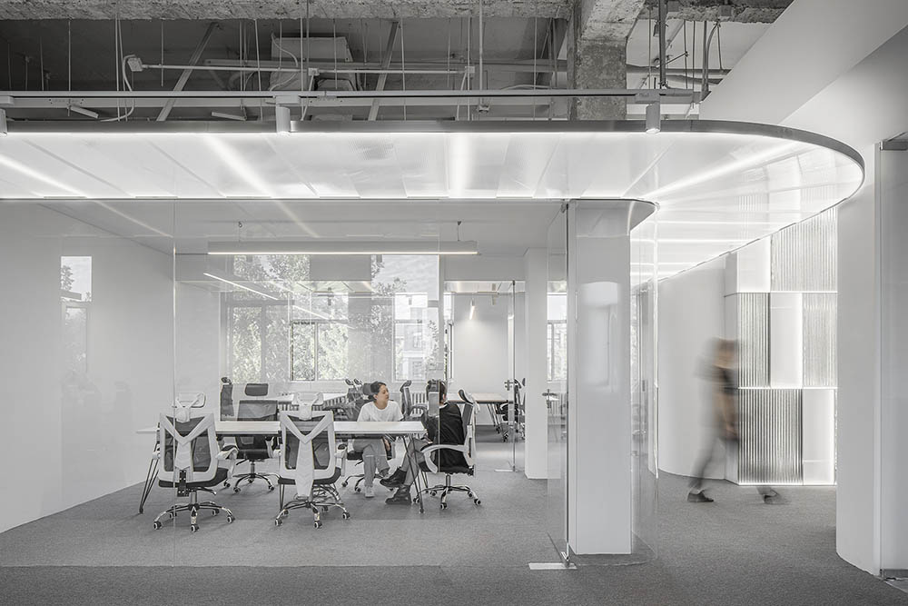 Discover Cyber White Garden designed by AtelierTree