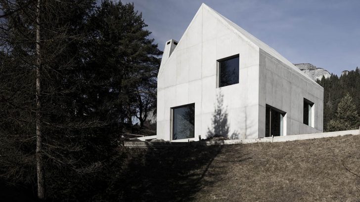 Take a Tour of ‘House Giacomelli Schmidt’ designed by Schneller Caminada Architects