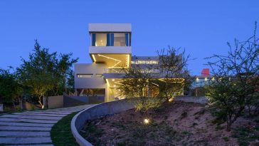 Take a Tour of JTD House designed by Castellino Arquitectos