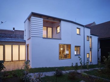 House in the Courtyard by IGLOO ARCHITEKTI