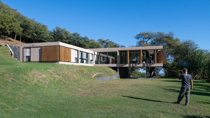 Casa en La montaña by Barrionuevo Villanueva Arquitectos