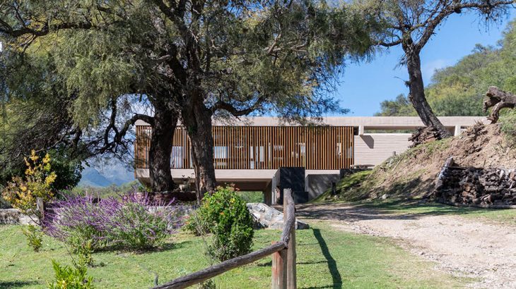 Casa en La montaña by Barrionuevo Villanueva Arquitectos