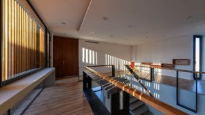 We understand this work as a succession of defined areas that are put in relation to others so that a whole functions. This is what we try to develop from its imprint. Volumetric clarity consists in determining these areas, giving them a formal identity and putting them in relation to other areas composed with the same logic.