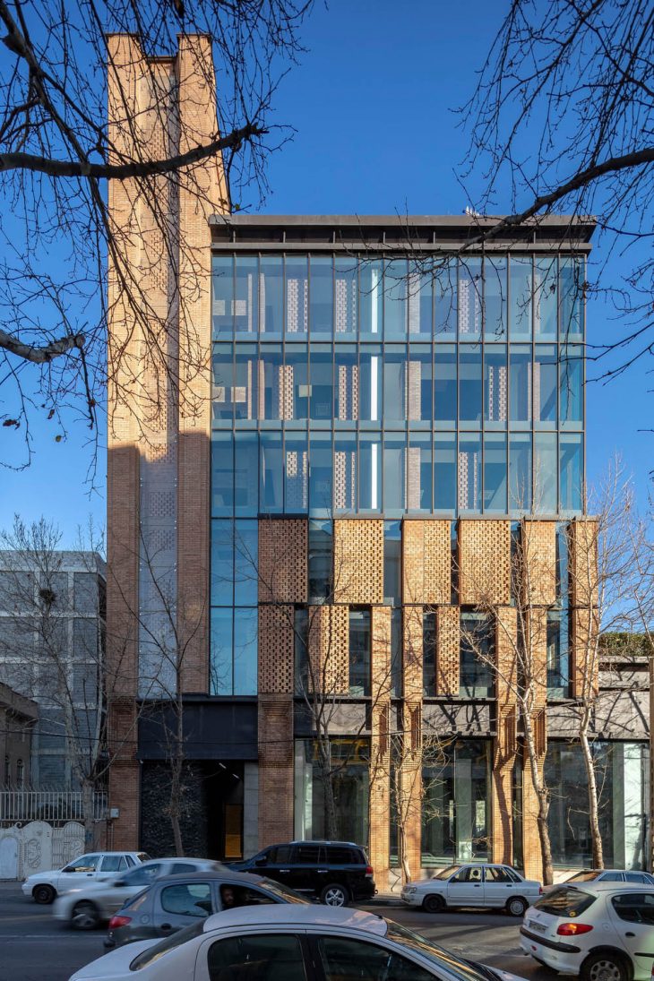 Zomorrod 11 by Ákaran Architects