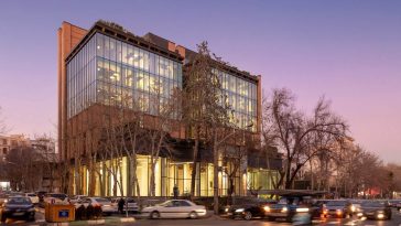 Zomorrod 11: Bricks on The move by Ákaran Architects