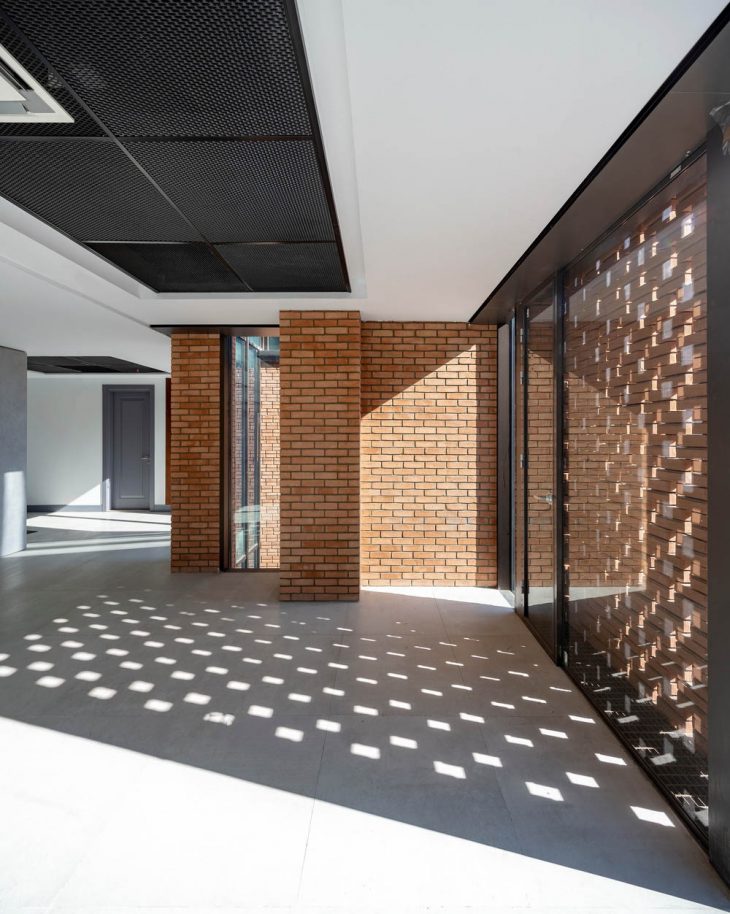 Zomorrod 11: Bricks on The move by Ákaran Architects