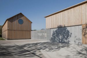 Three Houses and a Yard by PAPOUSEK & SILHAN ARCHITECTS