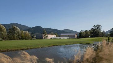 Three Houses and a Yard by PAPOUSEK & SILHAN ARCHITECTS