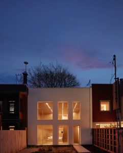 MB, a stunning cottage in Montréal designed by Jean Verville architecte