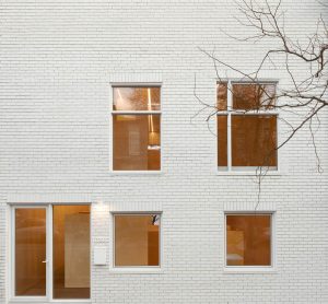 MB, a stunning cottage in Montréal designed by Jean Verville architecte
