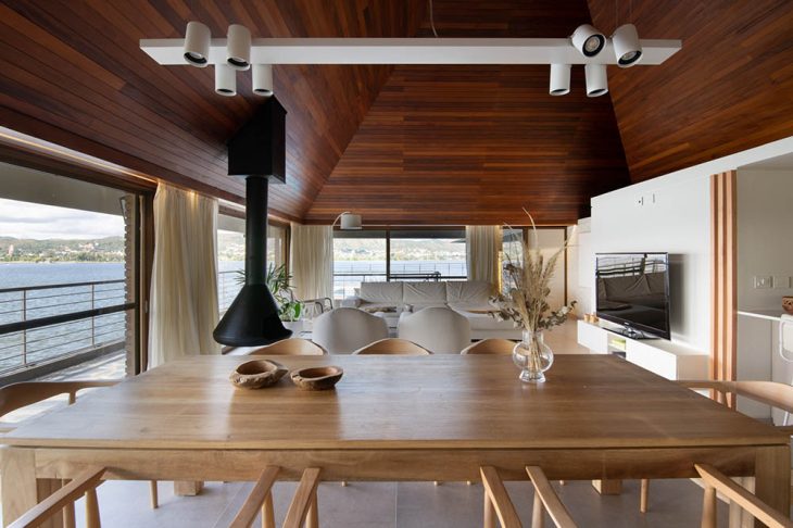 Take a Tour of Lake House designed by Siuk Studio
