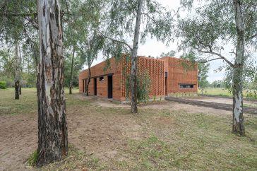 Casa Hache 01 designed by Studio Brava