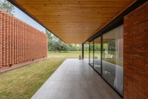 Casa Hache 01 designed by Studio Brava