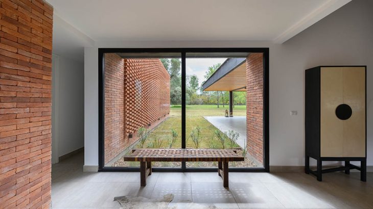 Casa Hache 01 designed by Studio Brava