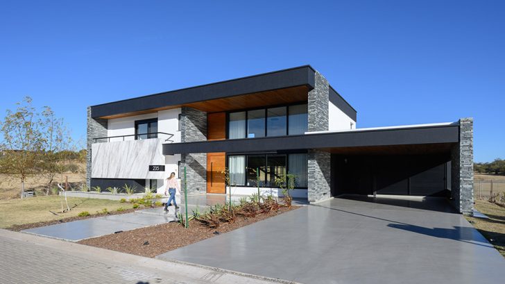 Discover ACNA El Terron House designed by CB Arquitectas