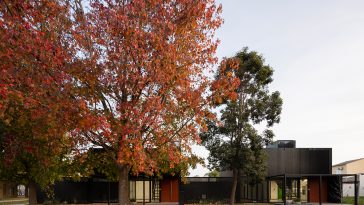 Mauricio Morra Architects design Two Metallic Houses in Santa Fe