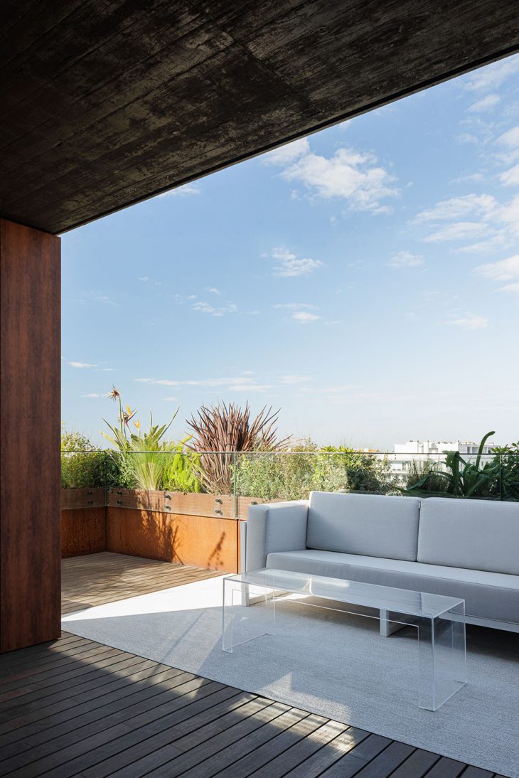 Mário Alves Arquiteto designs Puro Homes in Aveiro