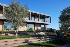 Frame House designed by Mork-Ulnes Architects