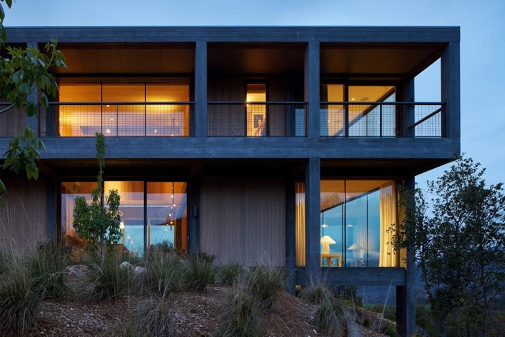 Frame House designed by Mork-Ulnes Architects