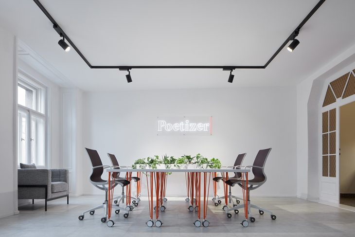 Poetizer Offices by Tomáš Císa? and Johana Sedlá?ková Vamberská