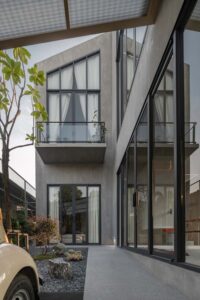 AUN Design Studio designs Reflection house in Bangkok
