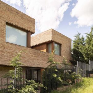 Rodrigo Nuñez Arquitectos designs House in the Forest