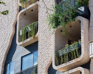 Koohsar Residential Apartment by Ashari Architects