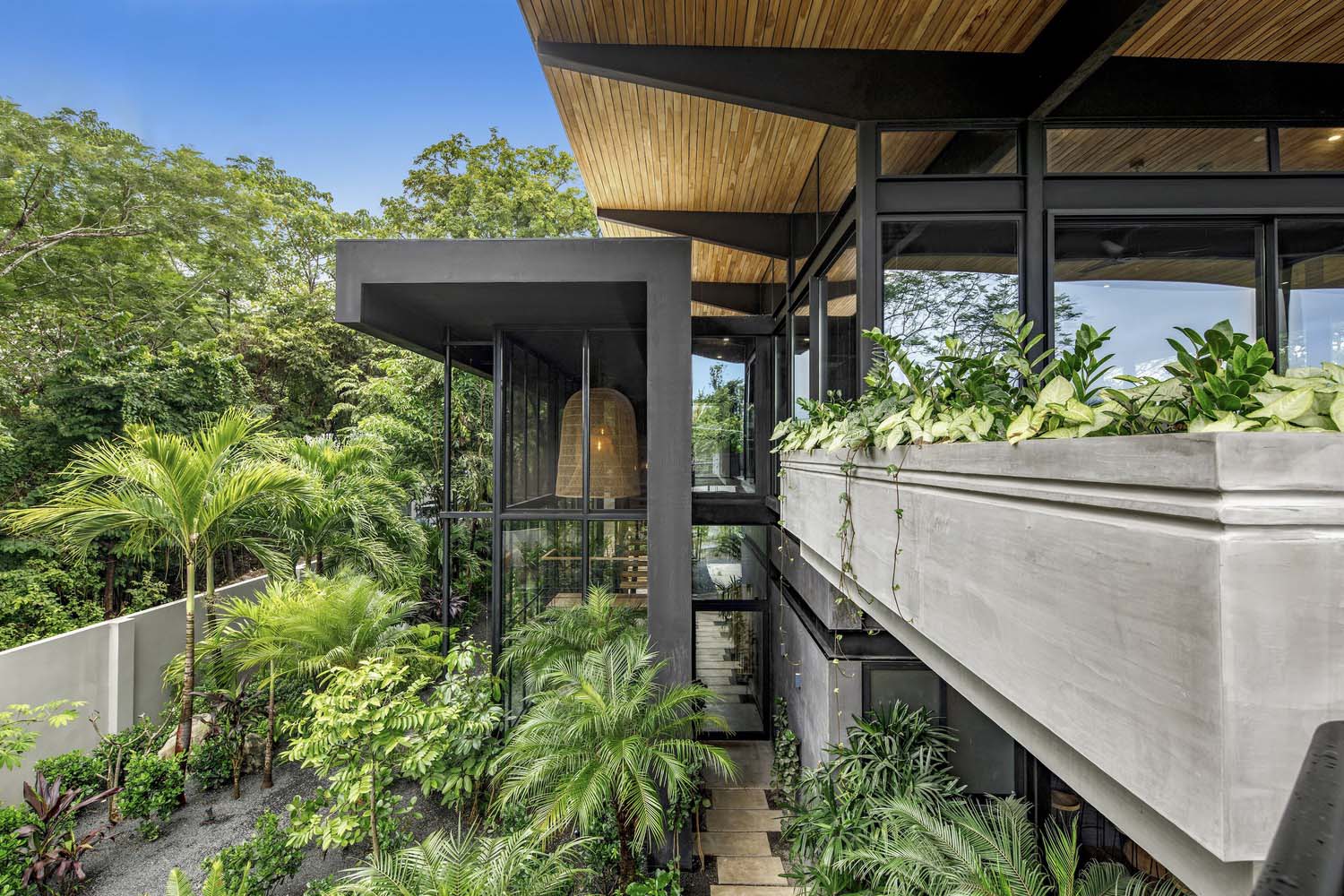 Studio Saxe Raintree House