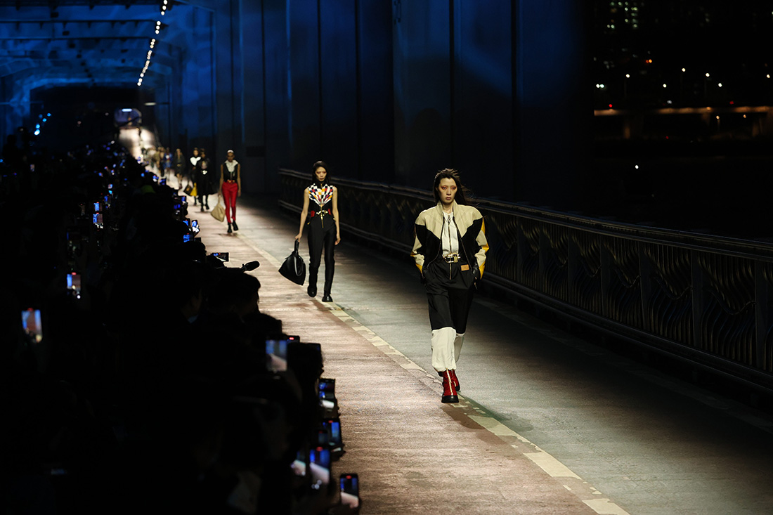 Louis Vuitton turns Seoul bridge into massive runway