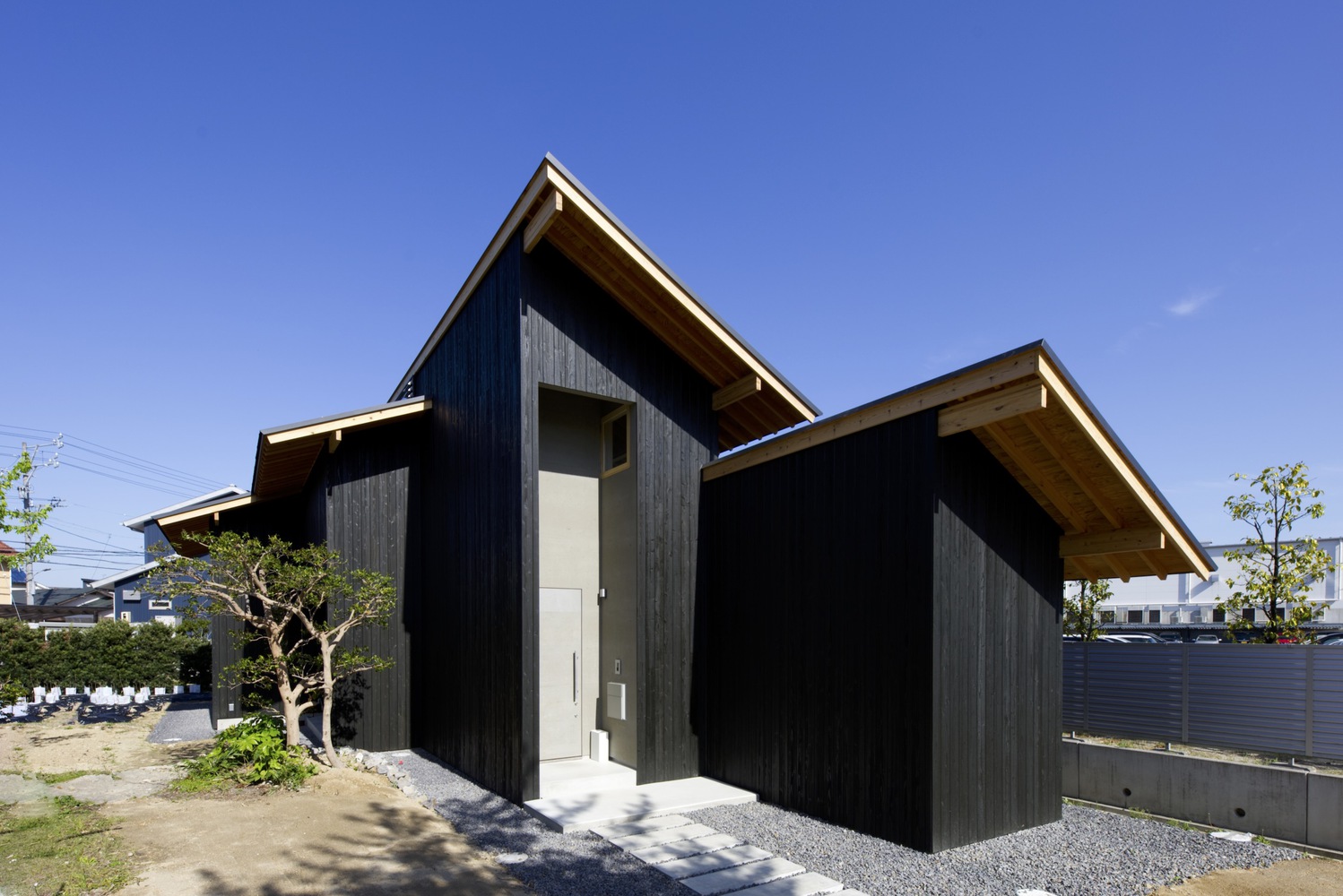 House in Hantsuki by Katsutoshi Sasaki + Associates