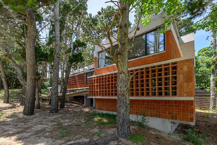 Casa Fruto del Bosque by Barrionuevo Villanueva Arquitectos