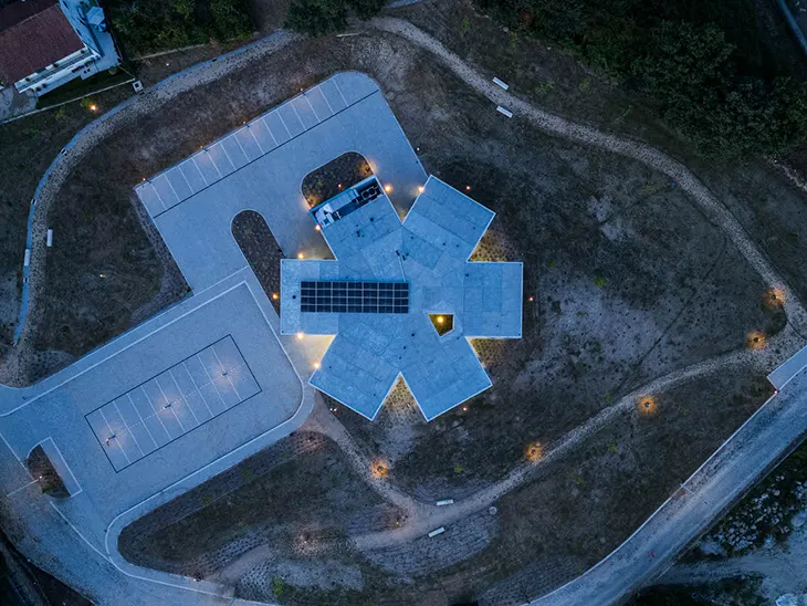 Centro de Sáude de Moreira de Cónegos by StudioCAN