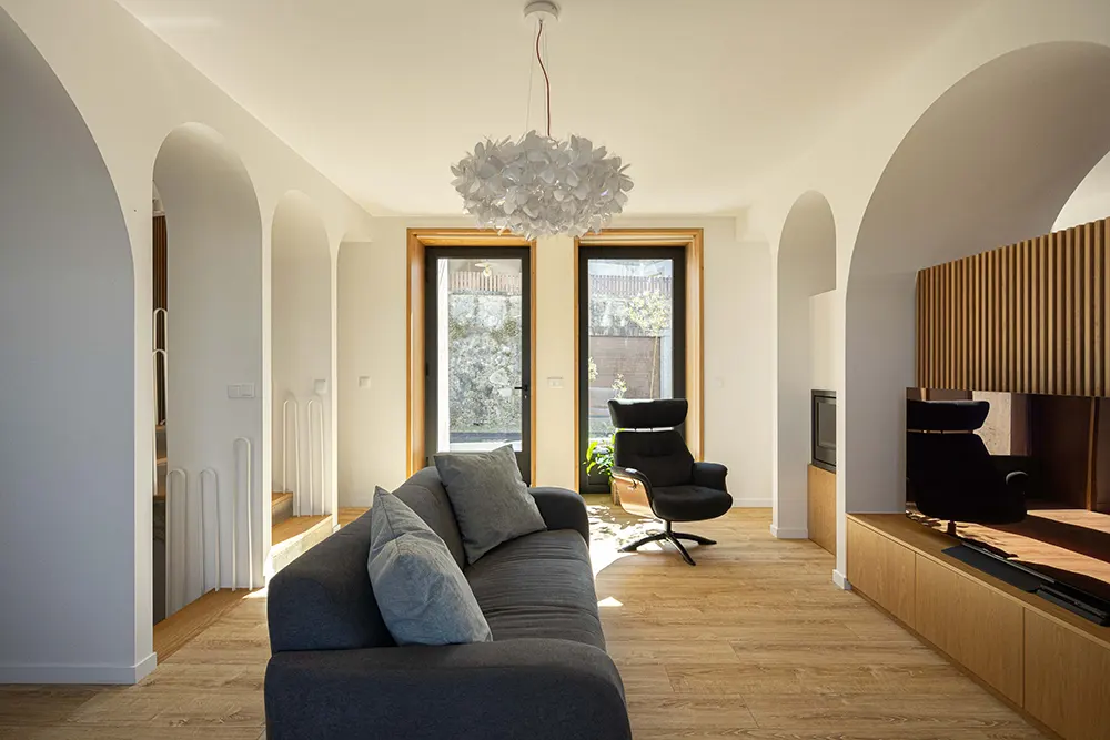 Casa Arco by Tiago Castro Sousa