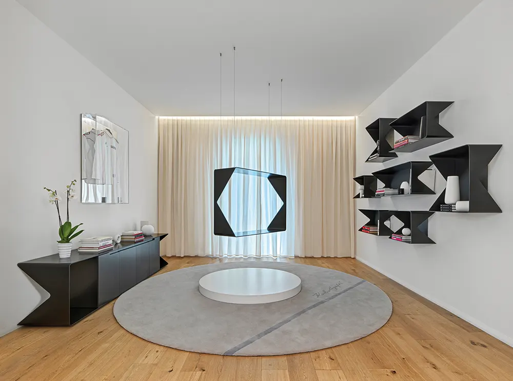 Karl Lagerfeld Maison Unveils New Designs for Wellen Collection