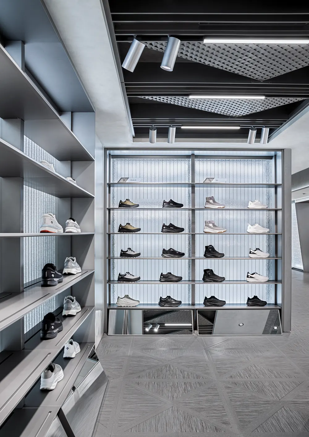 DESCENTE Flagship Store by STILL YOUNG