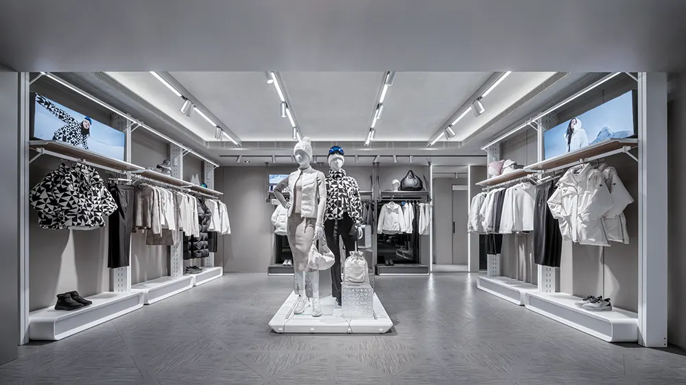 DESCENTE Flagship Store by STILL YOUNG