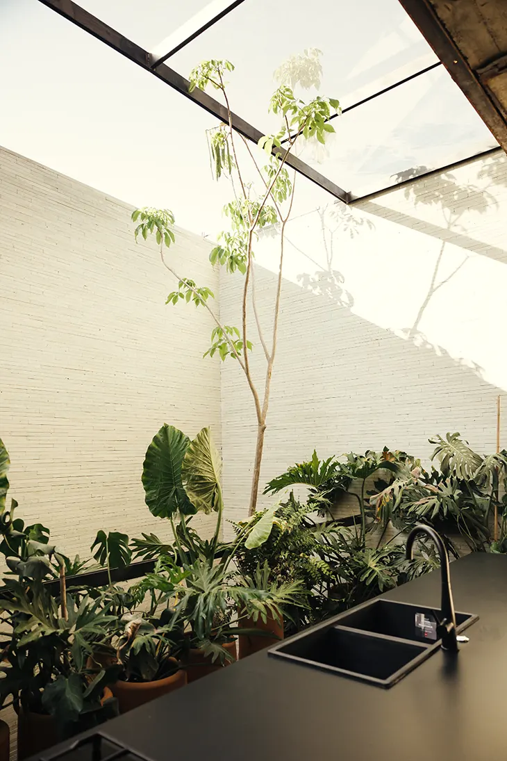 Casa Arco by RootStudio, © RootStudio (7) - Archiscene - Your Daily ...