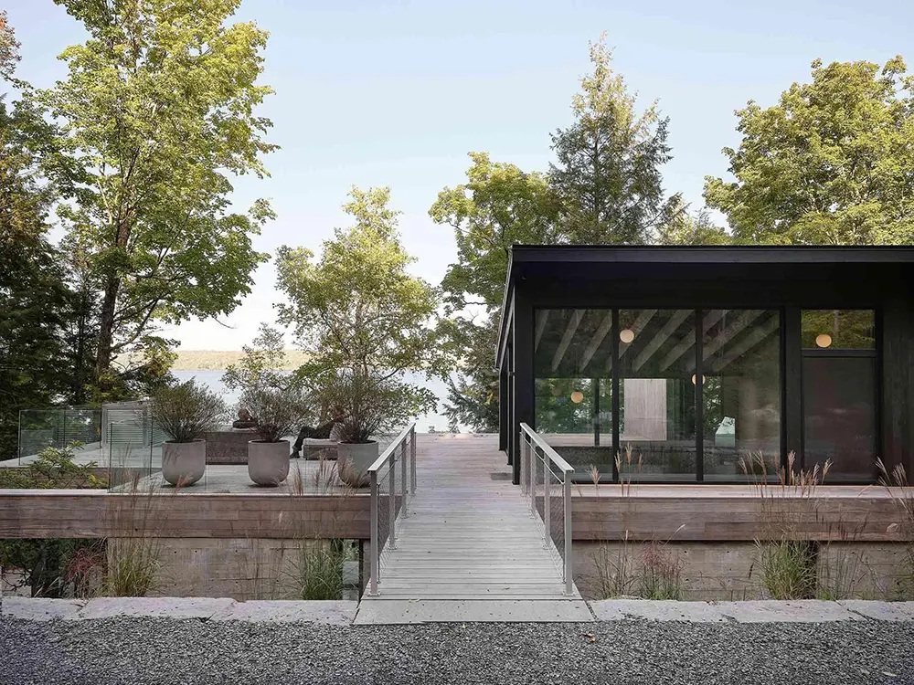 Counter-Slope House by yh2 Lake Memphremagog
