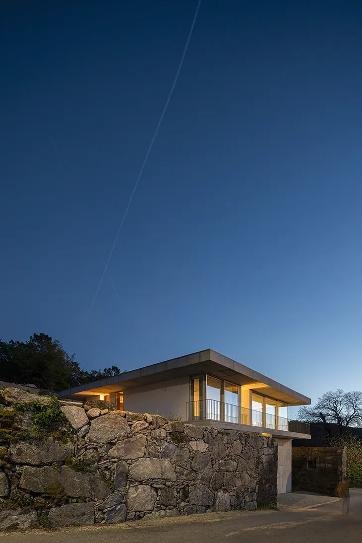 Casa Coqueira by Tiago Sousa Architect 